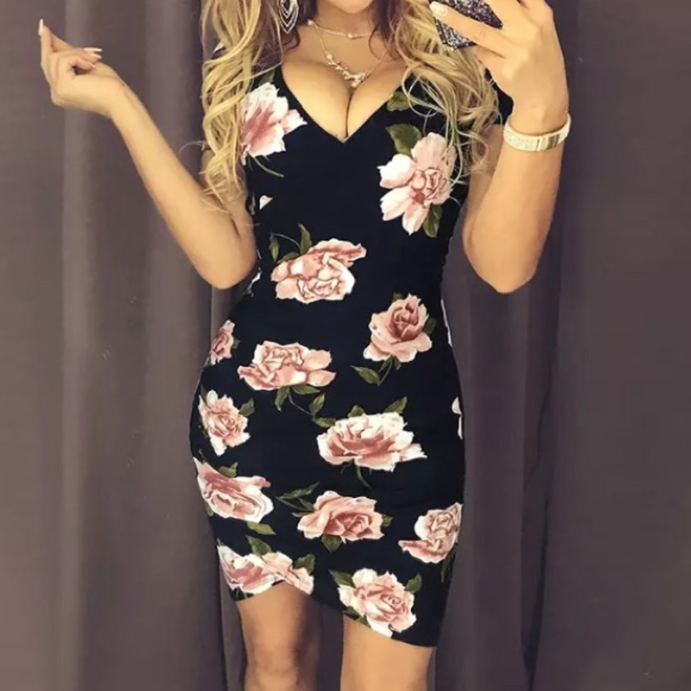 🌸🖤Beautiful Floral Dress🖤🌸